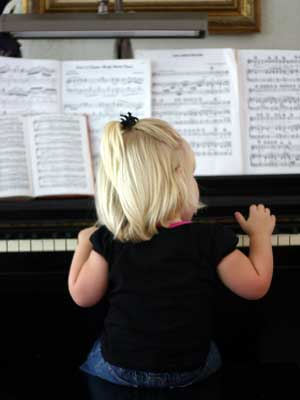 piano_lessons_child_teacher_f_0_001.jpg